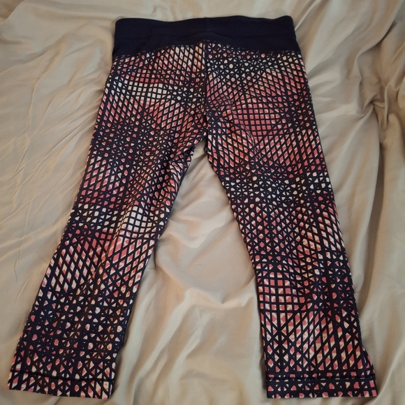 Under Armour Women's Navy and Red Patterned Leggings - Picture 5 of 6